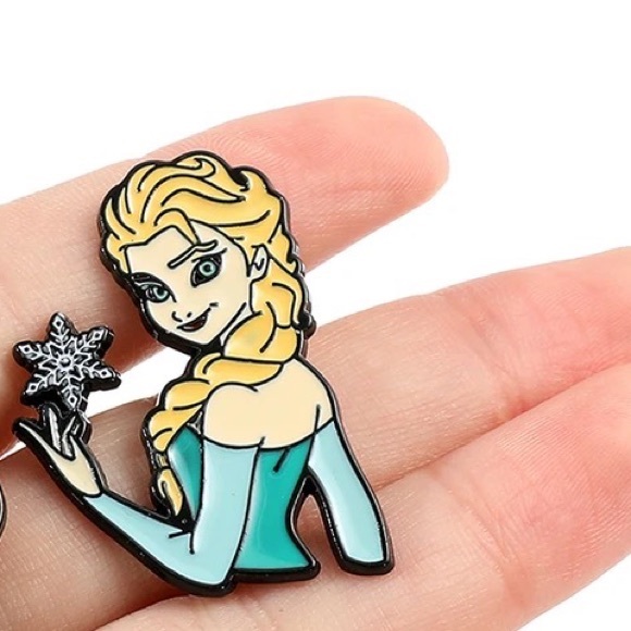 Elsa Enamel Pin Disney Frozen Movie Fan Gift Dark Magic Ice Princess Brooch - Picture 4 of 7